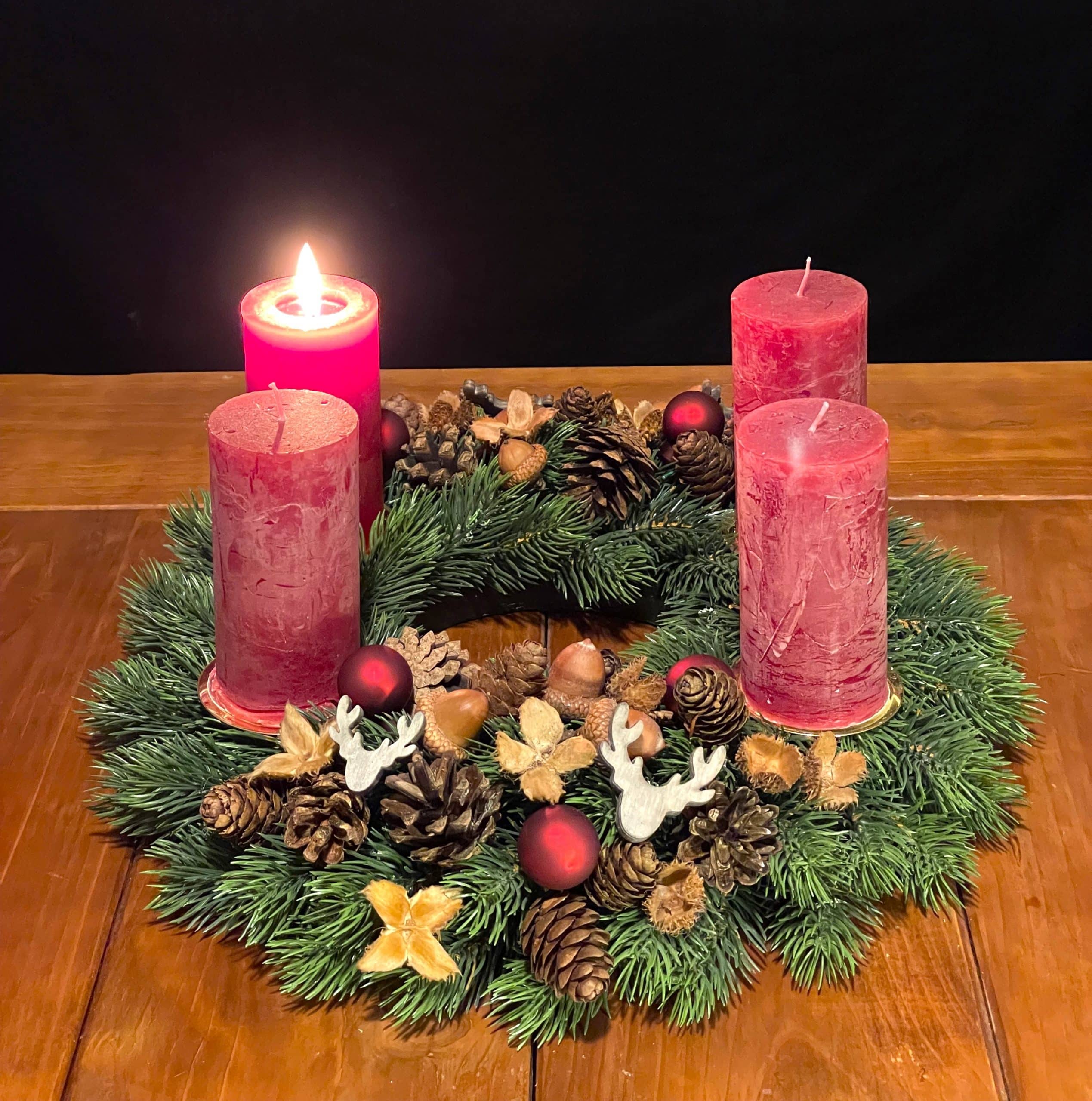 hirsch1 adventskranz bild