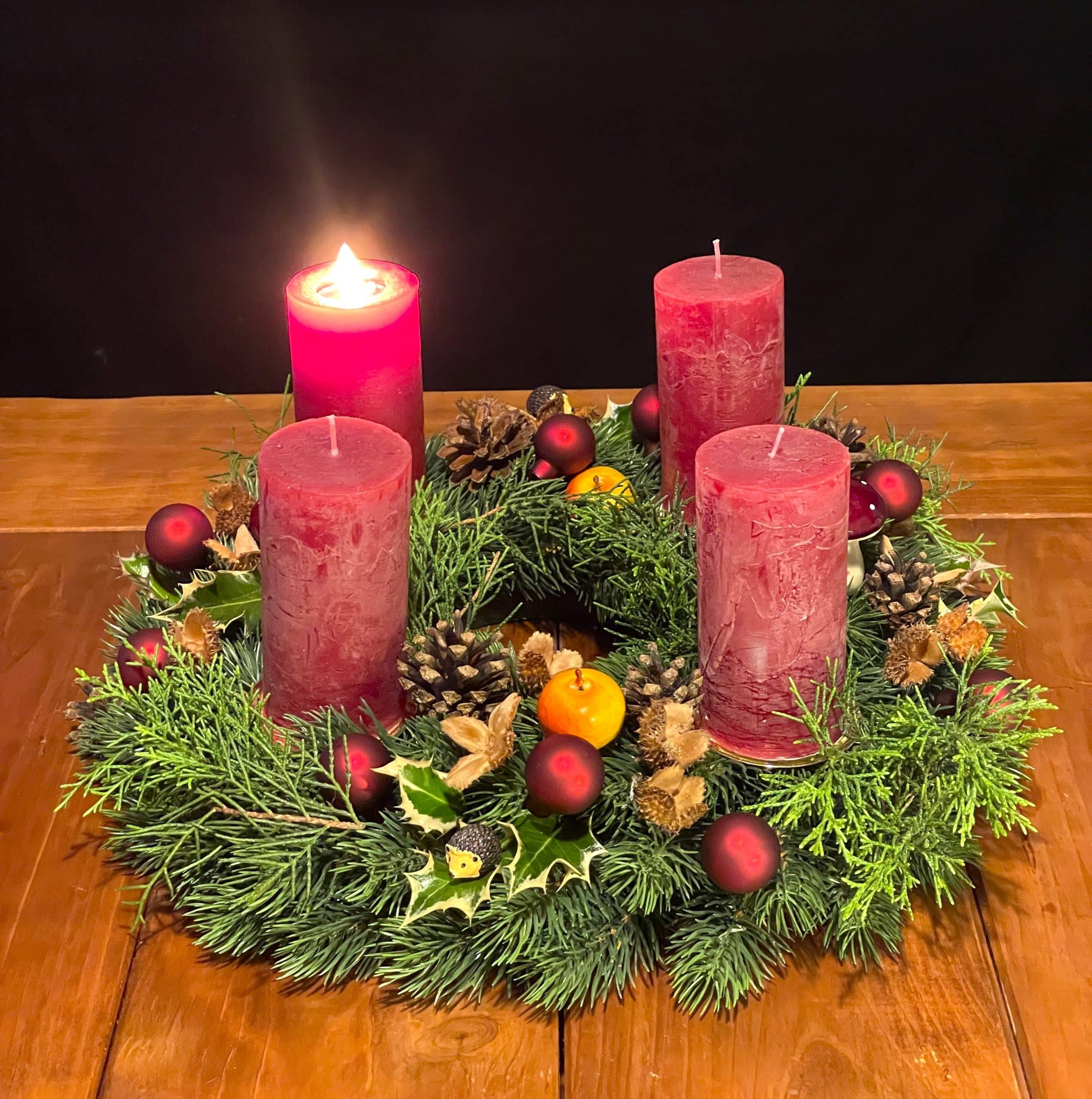 igel adventskranz bild